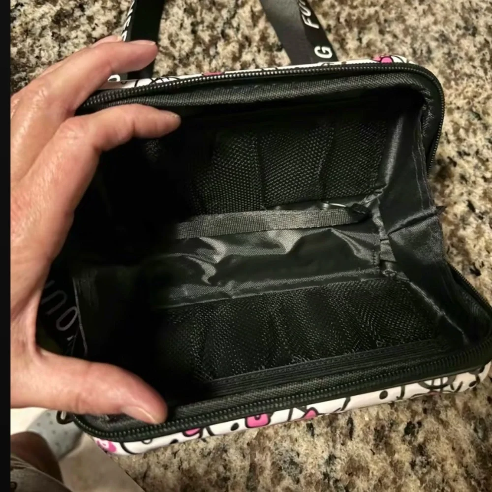 FIRST OFFER GETS IT Brand New Hard Case Hello Kitty Crossbody/Wristlet Purse - Picture 2 of 3